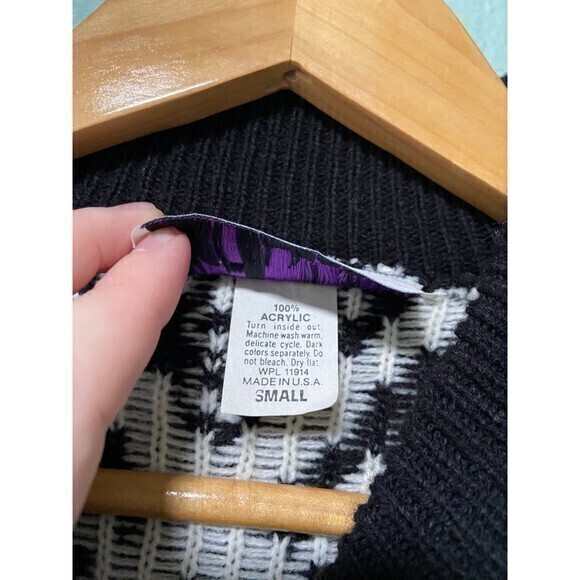 Vintage Unisex Sweater Exchange Black and White Mistletoe Pattern Sweater Small - Picture 10 of 11
